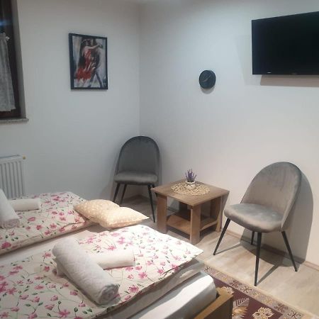 Apartman Filip Udbina 외부 사진