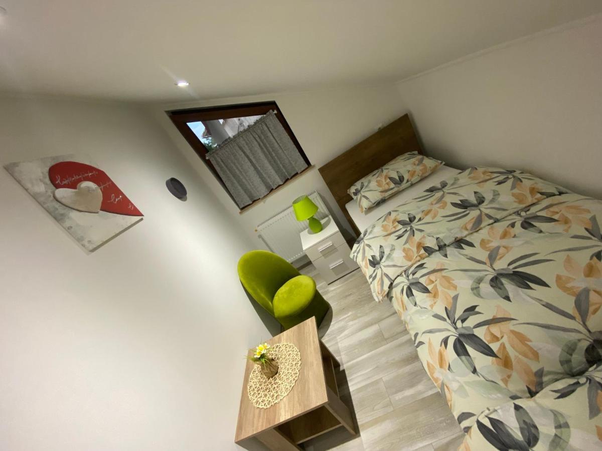 Apartman Filip Udbina 외부 사진