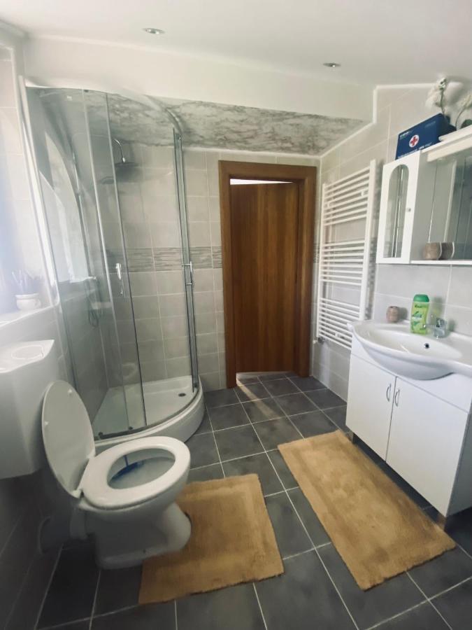 Apartman Filip Udbina 외부 사진